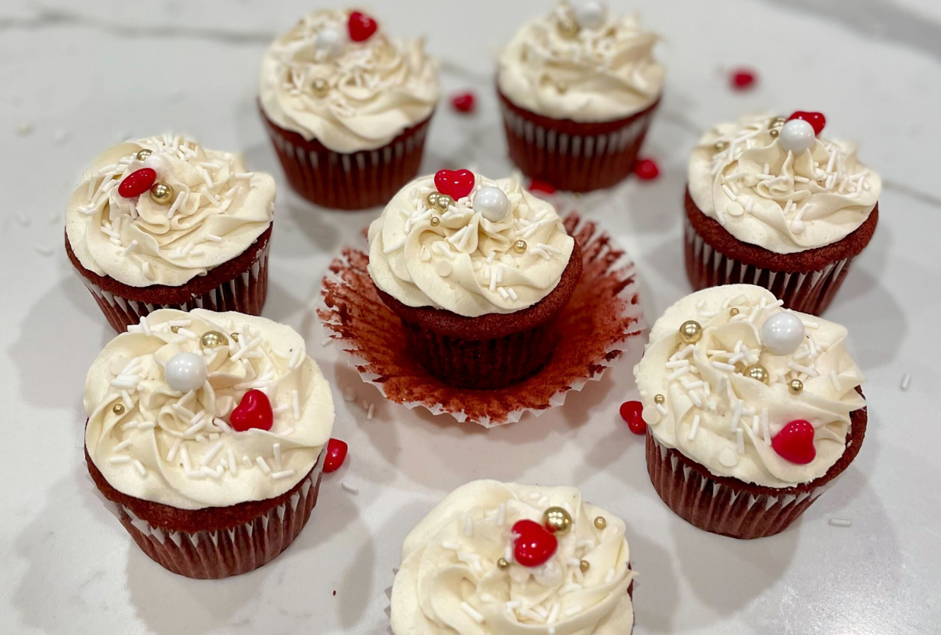 Cupcakes au velours rouge avec glaçage au fromage à la crème