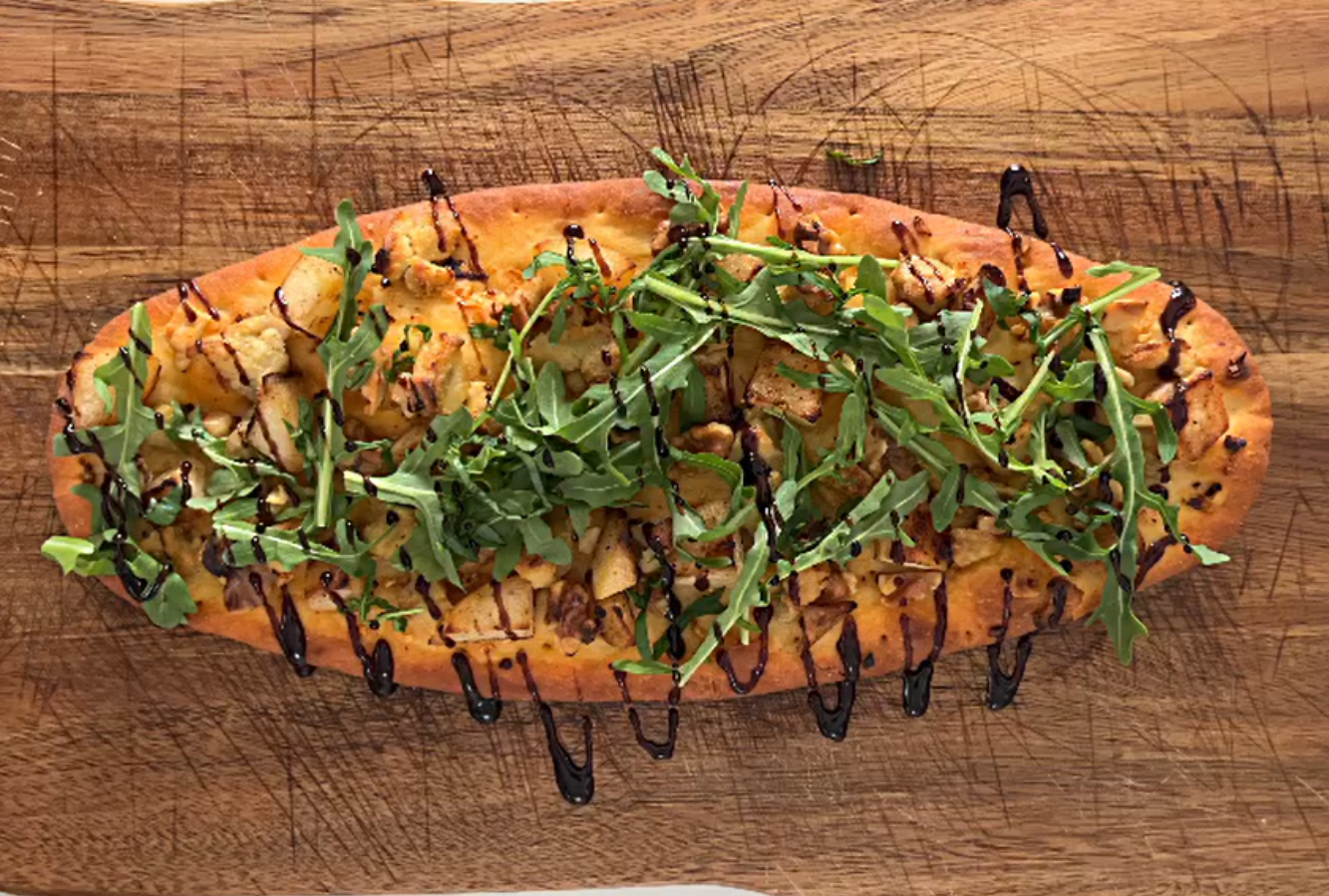 Pain plat aux poires sautées et au fromage bleu